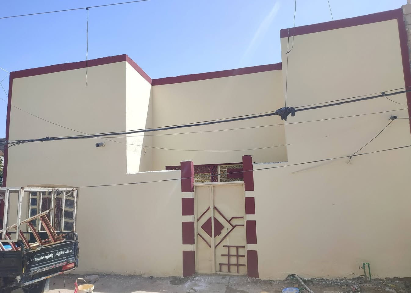 السلام عليكم صباغ بيوت صبغ داخلي غرف وجدران وخارجي وصبغ الحداديه كادر متكامل عمل صبغ الواجهيات وعمل الفوم 
اسعارنه مناسبه وبخدمة الزبون #ايضا نشتغل جميع الدور #القديمه وكافة التصليحات وطلس ومعالجة #الرطوبه تواصل واتساب او ماسنجر *********** نشتغل داخل النجف وبجميع الاقضيه والنواحي
