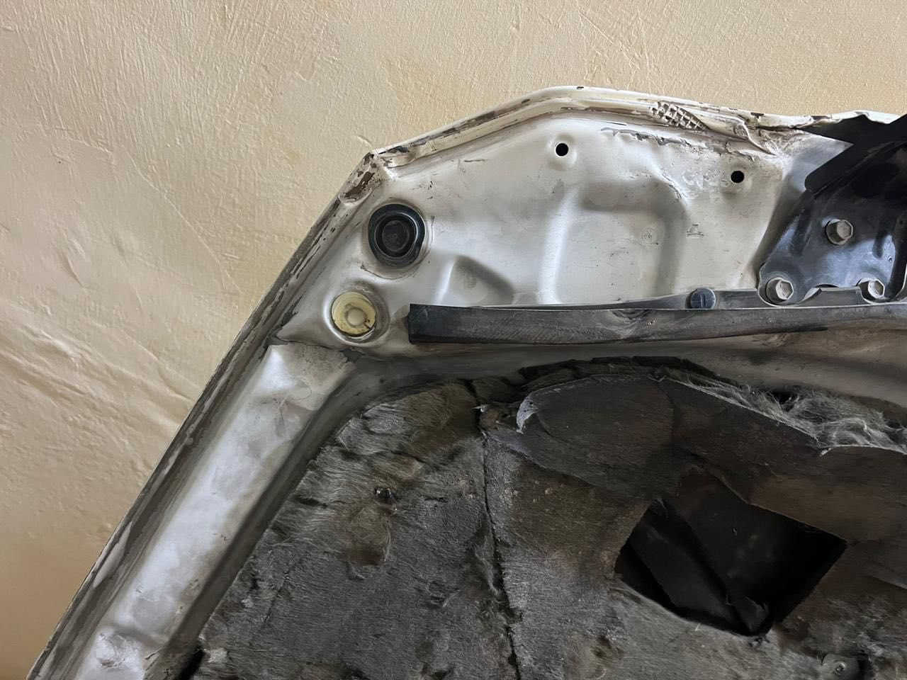 السلام عليكم الله يكفيكم شر الحوادث سيارتي افلون 2002 صار عندي حادث واخذتلها كصه كالمه وهذي الغراض القديمه للبيع  مثل ما موضحه بالصوره 
1 بونيد 
2 دعاميه 
3 مازده صفحه السايق بلاديه نضيفه فول 
4 بلاجكتورات مال الدعامية 
5 دبه ماي ماسحات  
الغراض مثل ما موضحه بالصور بيهن اضرار بسيطة للبيع قيم واخذ باليرضي الله مكان صلاح الدين الضلوعية للاستفسار الاتصال على الرقم  ***********
