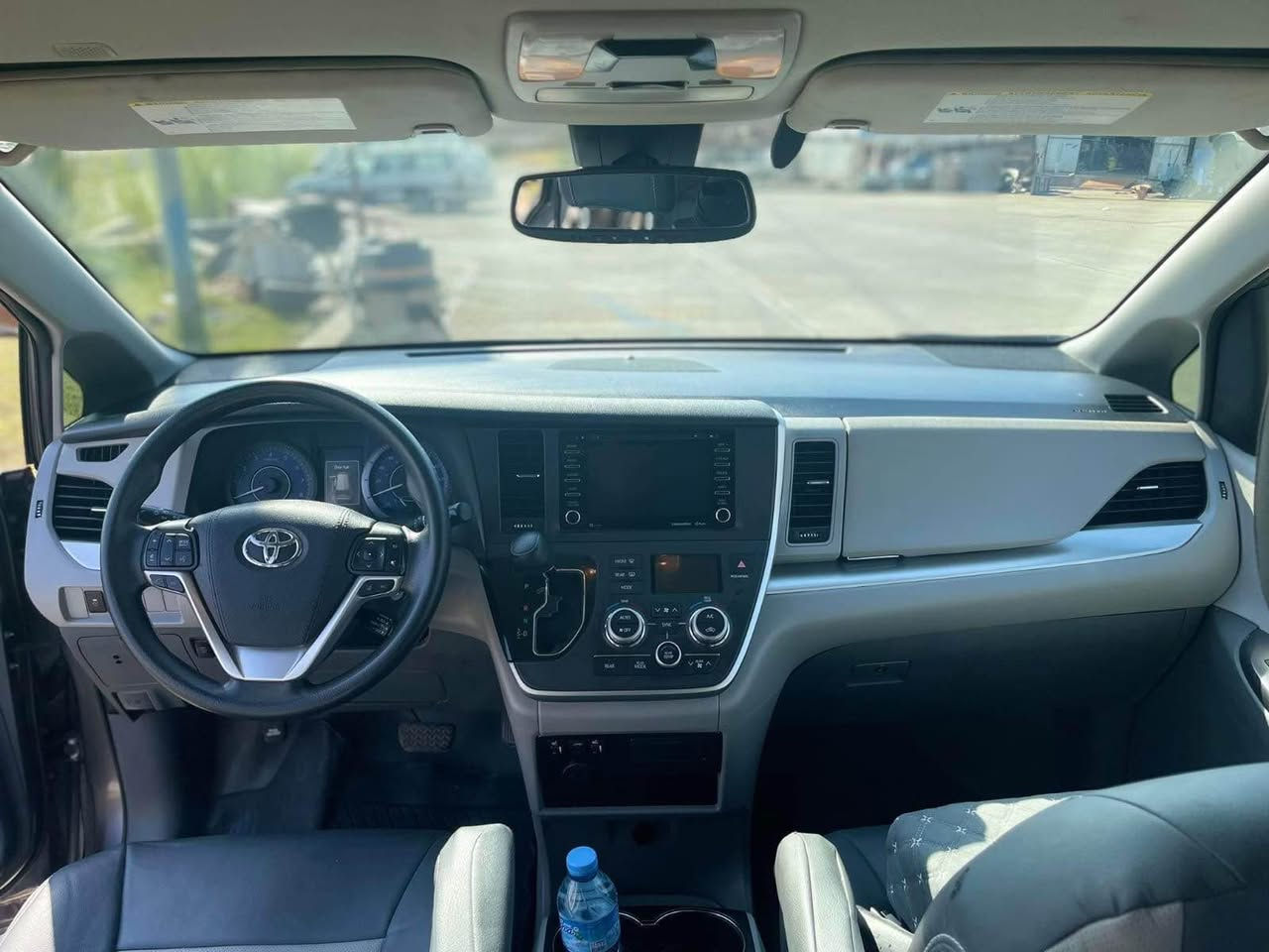 تويتا سينا 2020 
للبيع او مراوسة 
سيارة بيها قطعة صبغ 
وقطعتين تبديل شركة نفس اللون 
سيارة مال بيت حلوة ونطيفة مو مشتغلة على الخط ماشية 122 km
مواصفات LE
سعر 235 وبيها مجال 
للاستفسار   *********** واتس أربيل, العراق
