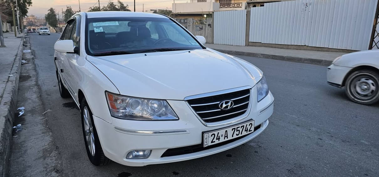 سلام عليكم سوناته مقدس مديل 2009 لون ابيض رقم دهوك سباره جديده ومتعوب عليها مصبوغه عام جماليه لا ضربه ولا طخه السياره حيل حلوه السعر 103 وبيها مجال بسيط مكان السياره موصل الايمن رقم التلفون ***********
