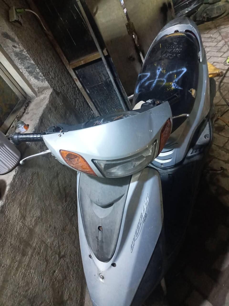 السلام عليكم شباب فريز للبيع
*********** 
ما بها اي نقص
