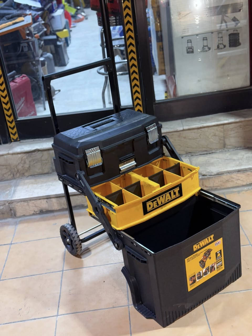 حقيبة ديولت 3 طوابق 
سعة 88 لتر
جديد غير مستعمل 
عنوان كرادة 
للاستفسار خاص او واتساب
***********
***********
