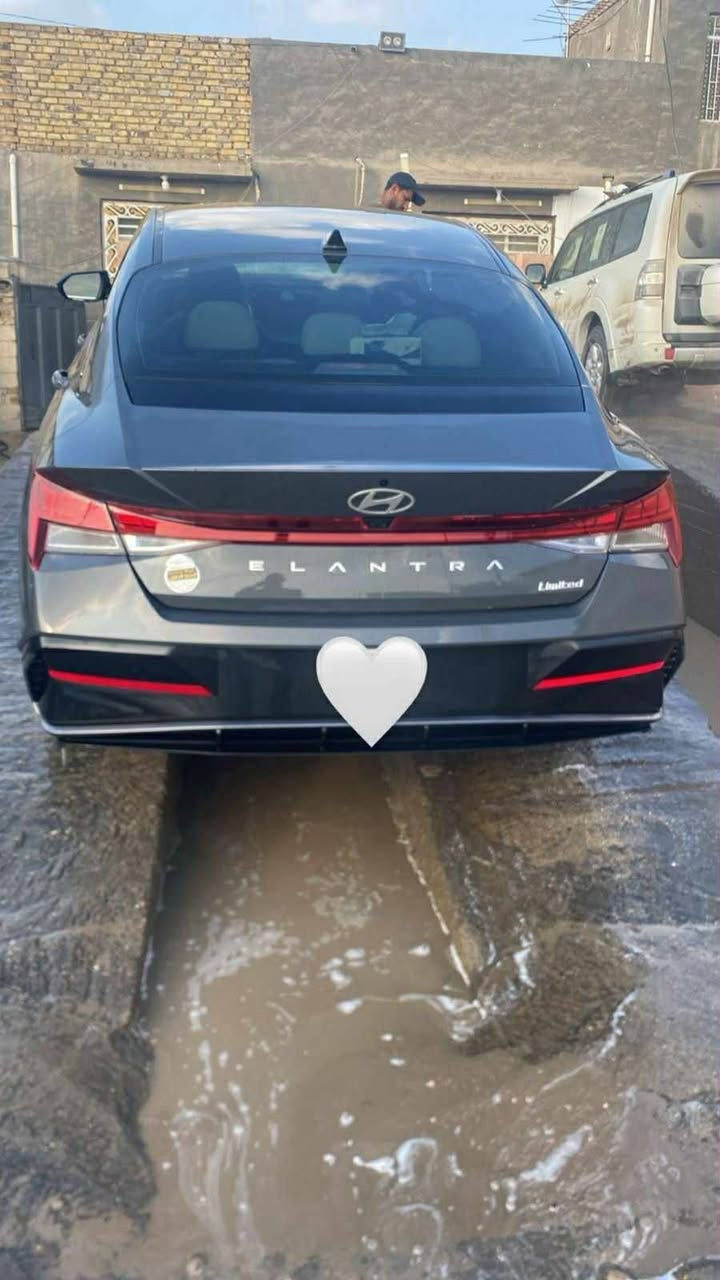 السلام عليكم  النترا موديل ٢٥ لمتد فول مواصفات محرك ٢٠٠٠ دوش رقم بابل بدون حادث نهايتهه ١٨٥ ***********
