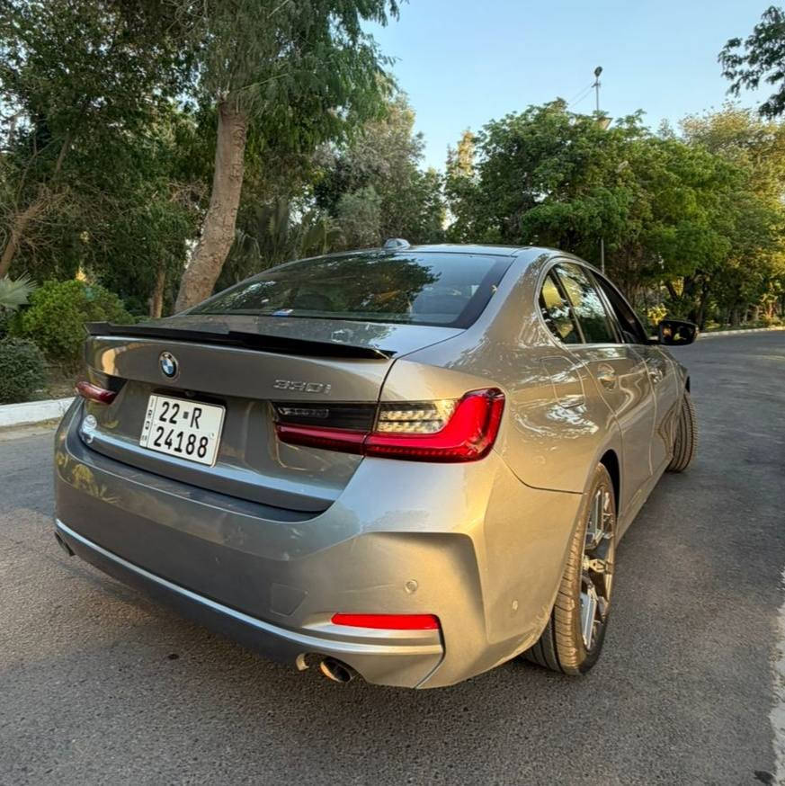 للبيع BMW 330i موديل 2025
 وارد امريكي قطعتين صبغ فقط
اللون سلفر
ماشيه 25 الف السياره جديده كلش كامله من كلشي
صفر مسج الضرر قطعتين صبغ باب السايق و خلف السايق و الجاملغ الخلفي بي بارد
ايرباكات سليمه كلها فقط مال البرده طاك جهة السايق
فول مواصفات ميحتاج اكتبهن معروفه مواصفات ال330i
سعرها بسعر موديل ال23 و 24

صور الحادث و رقم التليفون موجود داخل المنشور شراي خابرني وتشلع عيوني
***********
