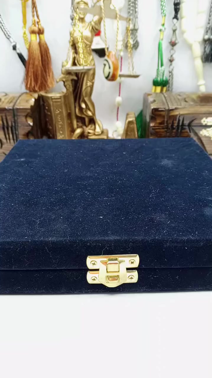 ..لعشاق القطعة المميزة والخام الصحيح أصل دومنة انتيك.
..قطعة مميزة تمليكة جراخة يدوية بالكامل جراخة اسطة.

..القطعة قديمة مغلفة بالكامل وباقي على التقفيل.

..تمليكة..6..حركات  حجلين بالشاهد ..33..خرزة.

..القطعة وسطية محمول يومي بوزن..43..غرام.

..قياس الخرز 14..ب 11..ملم..كصة بيض حمام.

         ..المهتم يتفضل خاص ويدلل..


**إذا كنت صاحب هذا الإعلان وتريد حذفه لأي سبب، رجاءا أرسل رسالة إلى الدعم الفني**