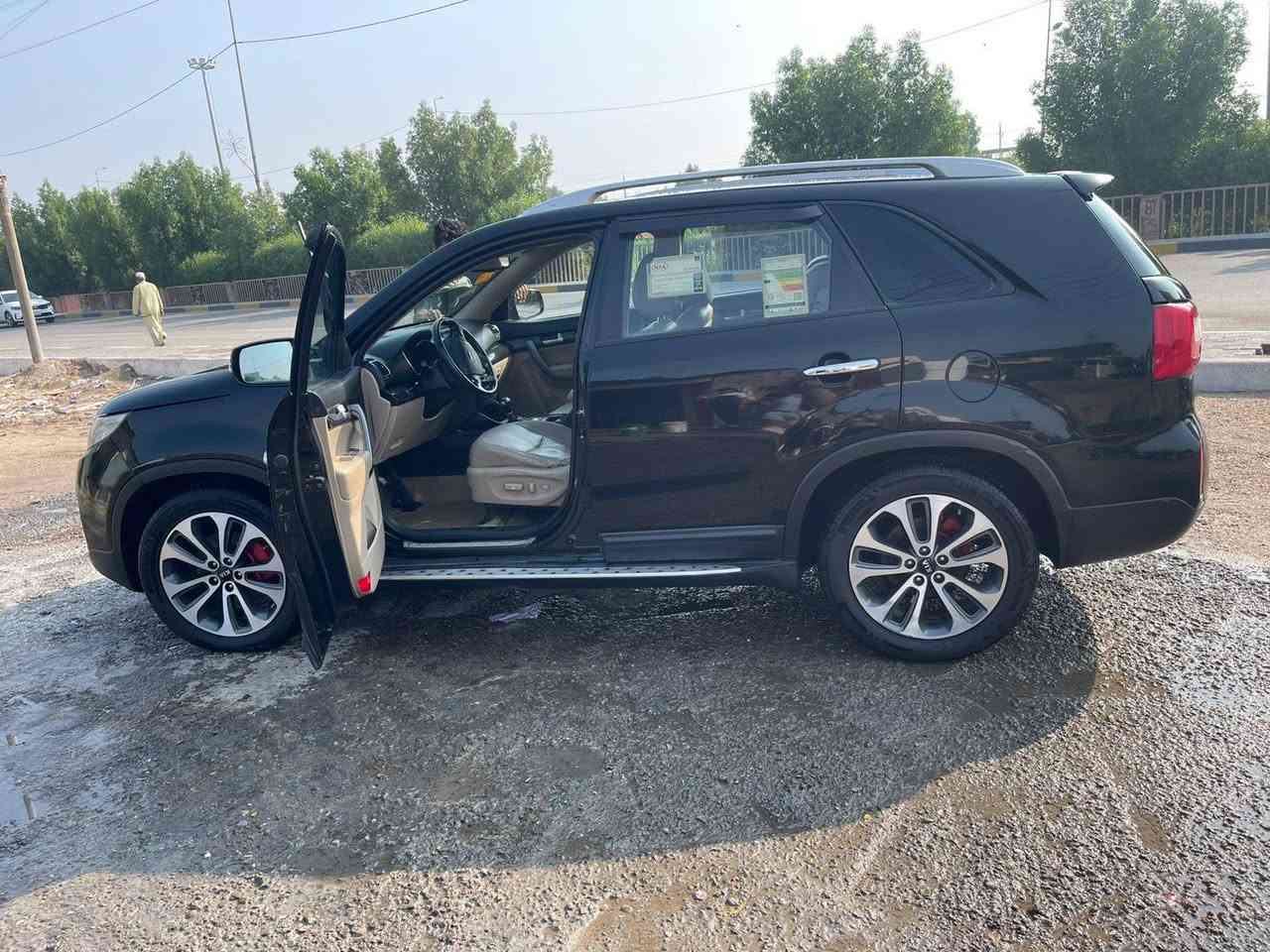 سورنتو2013شكل ل14واردخليجي 7راكب 6سلندر 3قطع تبريد بانوراما ماشيه184رقم بغداد بأسمي ضررها باب خلف وحاملغ خلف تعميروصبغ بدون تبديل السعر160وبيهامجال لشراي عنواني ذي قارالفهود*********** ناصرية, ذي قار
