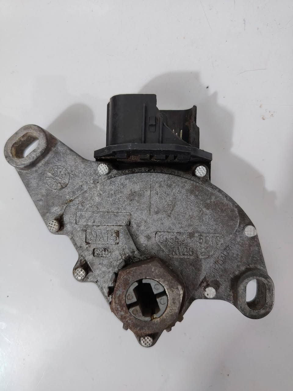 سلكتر كير كورلا نحلة 2007..2008 مال حاوية شديت كير كامل ورجعت مالتي عالكير الجديد هذا نظيف بي ثلمة بمكان الفيشة بس تنشد وتنكبس الفيشة بمكانها طبيعي.. *********** مكاني بغداد الغزالية
