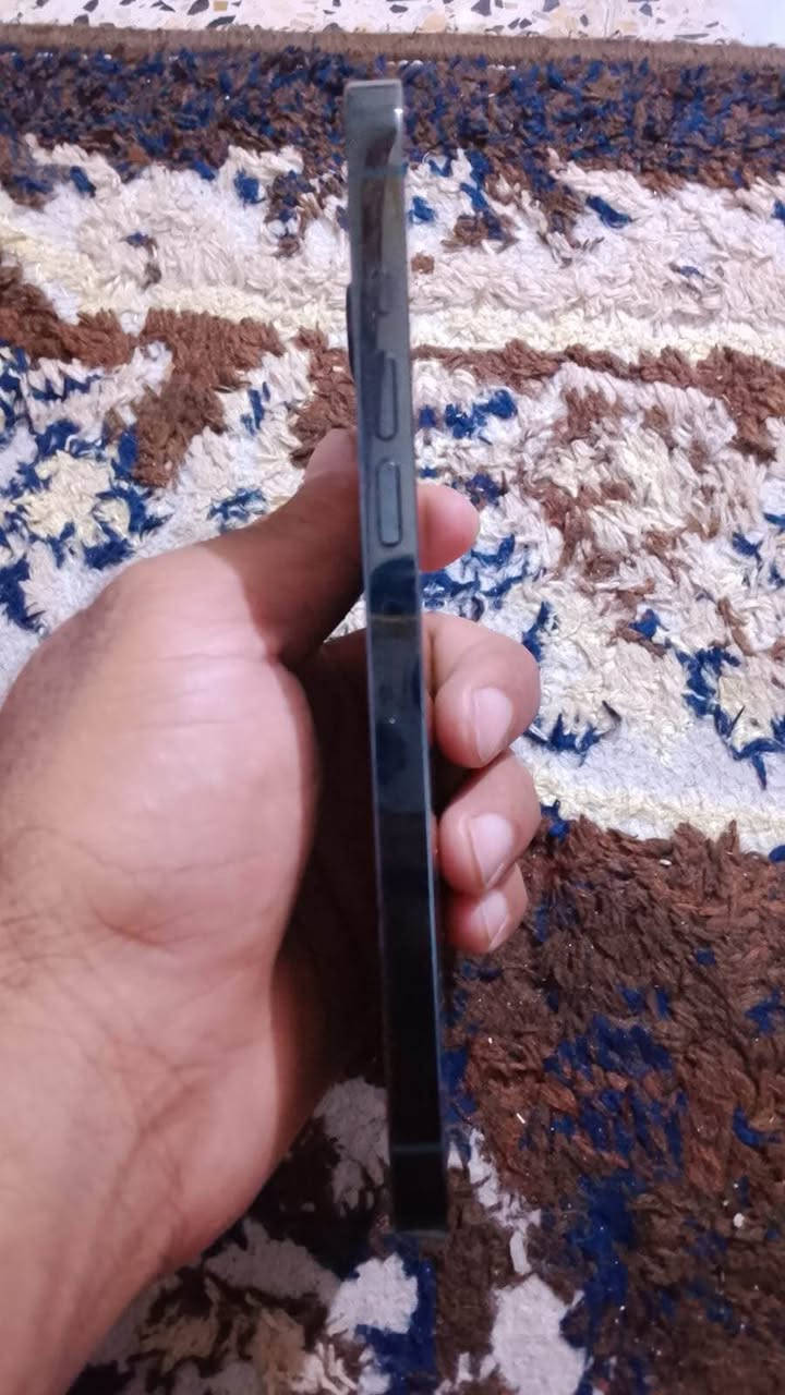 سلام عليكم شباب جهاز 13برو ماكس 
جهاز كلش نضيف عله وضع الشركه مامفتوح ولا مبدل بي اي قطعه نضيف بشكل بطاريه ٨٣ جهاز جديد ويا كارتونه وشاحنه لسعر ب٧٠٠الف وبي مجال مكاني بغداد حي النصر *********** بغداد, العراق
