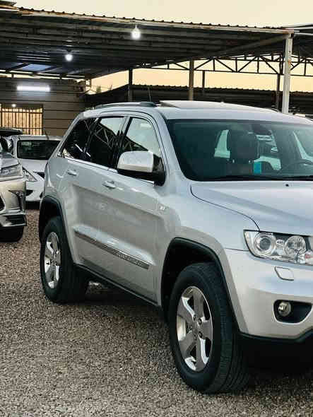 جيب لاريدو فول مواصفات واحد على واحد مكفوله من الضرر رقم مميز سياره جديده مامتعوبه السعر دفترين وبيه مجال العنوان الرمادي الرقم ***********
