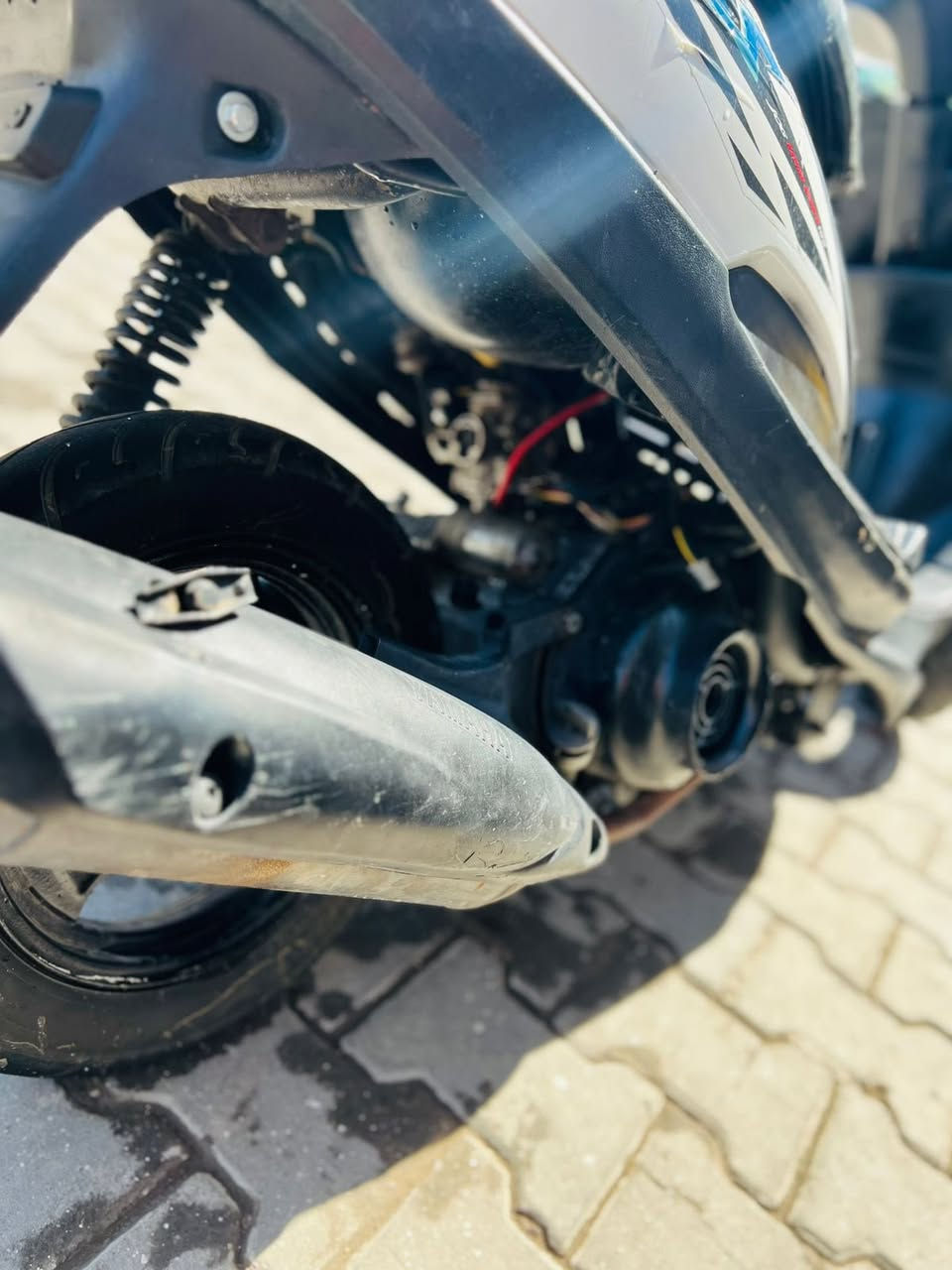 سلام عليكم دراجه ماكس عدله للبيع لدراجه نضيفه الله شاهد بوشه ٥٥كفرات مختمه ختم واحد السعر٤٠٠وبيهه مجال المكان بغداد جسر ديالئ الرقم ***********
