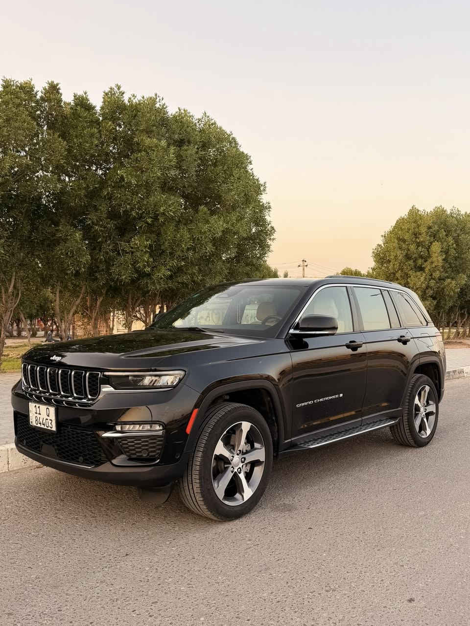 جيب لمتد بلس
(Jeep Limited Plus) لبيع: جيب لمتد بلاس
الحالة: مكفولة 
ماشية: 36 الف
المواصفات:
المحرك: 6 سلندر، سعة 3.6 لتر.
النظام: دفع رباعي (4X4) مع وضعيات قيادة متعددة.
المقصورة: مقاعد جلد فاخرة (تدفئة وتبريد للمقاعد
الأمامية).
التكنولوجيا: شاشة كبيرة تدعم Apple Carplay و
.Android Auto
النظام الصوتي: نظام صوتي بريميوم عالي الجودة.
الأمان: رادار، تنبيه خروج عن المسار، كاميرا 360°،

الأمان: رادار، تنبيه خروج عن المسار، كاميرا 360°، وحساسات أمامية وخلفية، توقف ذاتي.
الإضافات: فتحة + سقف بانوراما، تشغيل عن بعد، دخول ذكي، صندوق كهربائي، مرايا جانبية كهربائية.
السيارة مغلفة PPF ضمان 10 سنوات
استفسار***********
