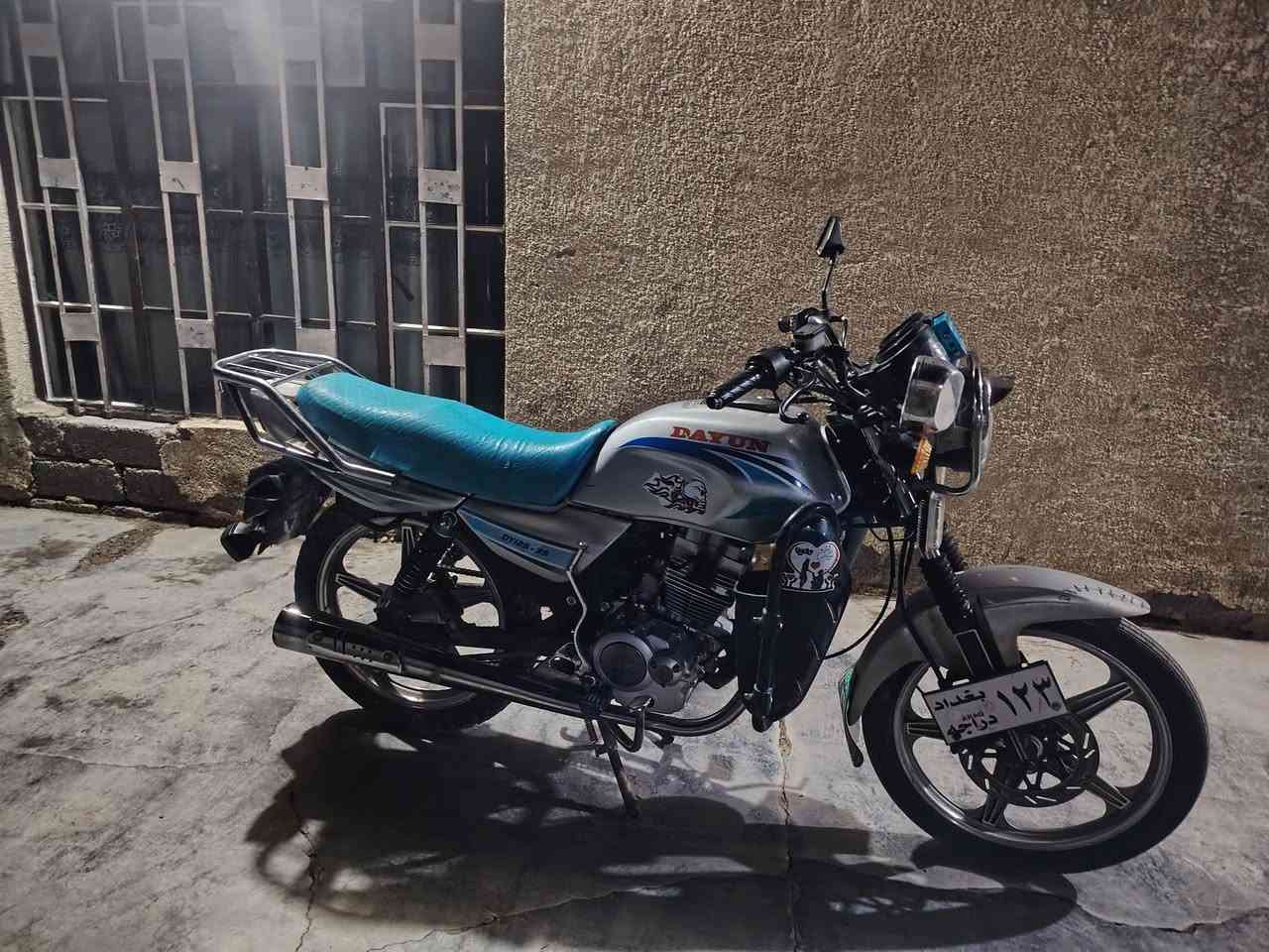 اسلام عليكم
دراجه دايوان اصولي أوراق كامله
للبيع أو مراوس شعندك نزل
ومراوس بقفاز وانطي فرق 
موديل 2018
محرك شرط مامفتوح
مكاني الشرقاط الخظرانيه
***********
