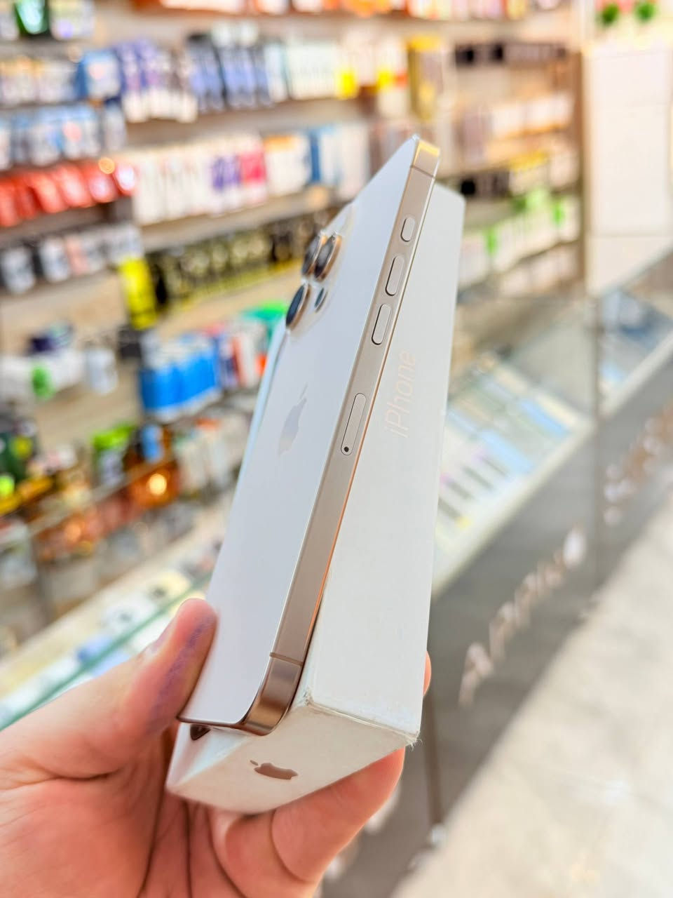 ✅  متوفر بيع بلنقد ولاقساط ✅
ايفون 16 برو ماكس داخل ضمان بعد 11 شهر ذاكره 256 بطاريه 100 مشحون 22 مره فقط نضافه 100‎%‎ زلغ مابي هو والجديد سوه نموذج M لونه المميز كامل ملحقاته وتر بروف وبلحاسبه كله نورمال وتر بروف يعني كلشي ممبدل بي وبي وتأخذه ضمان وصل 5 ايام اي مشكله او عطل يستبدل فورا ومتوفر اقساط على مصرف الرافدين 😍
السعر مليون و 500 الف قفله من لاخير 
العنوان بغداد البياع شارع 20 مقابيل علي العناب او الشيف السوري مركز الهاتف لاصلي 
📞📞***********
📞📞***********
