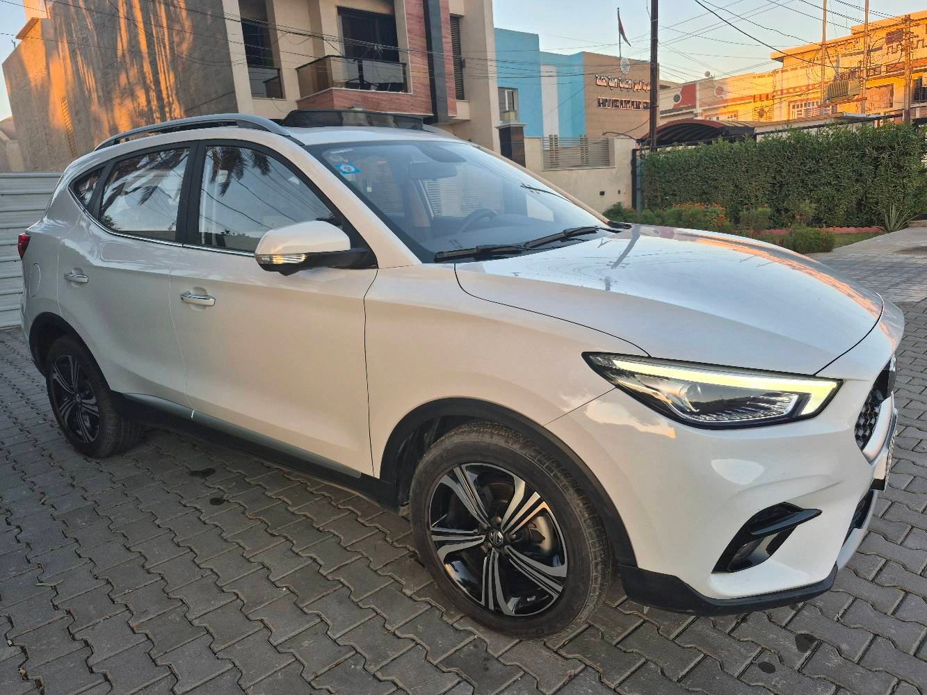 MG zs
فول للاخير ٢٣كسر زيرو ماشيه ١٢الف فقط كفاله عامه بغداد وبضمان بعدها اكيد 
بصمه بانوراما كشنات جلد وتدفاءه وكهرباء زنون لد حساسات امامي خلفي هاندبريك بصمه ٤كامرات واشاير ومري شفط ويل كروم مانع انزلاق وانحدار وحساس اطار  اوتو هولد  الخ
سياره باسمي لوحات وسنويه جدد
***********
***********
بغداد حي جامعه