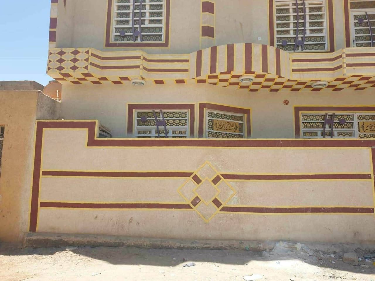 يتوفر  بيت للبيع في كربلاء  الابراهيميه   حي الرباب مساحه  ١٠٠متر    عقد 35
بناء حديث وقريب على شارع الزوار يحتوي على غرف ٢وستقبال ومطبخ ومجمع صحيات وصاله وتوجد كافه الخدمات
السعر 48 مليون وبي مجال
للاستفسار مراسله الصفحه او الاتصال
ع/  ***********
