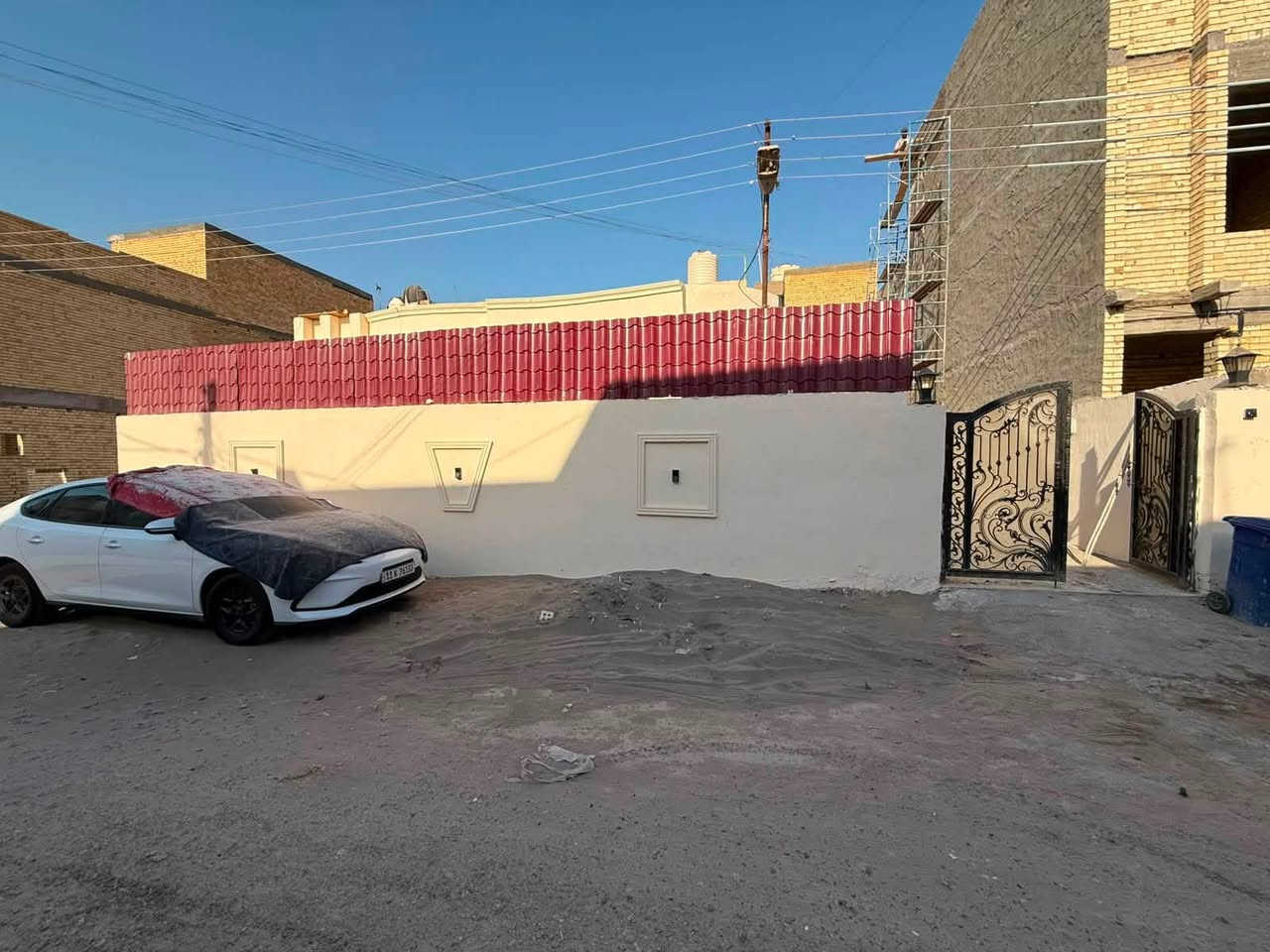 دار للبيع في الدورة البوعيثه 

المكان الدوره البوعيثه بمجمع الامل 

  مساحته ٢١٧.٥ متر الواجهه ١٥ والنزال ١٤. ونص  واكو تشجير ٣٠ متر   
البيناء  سنه ٢٠٢٥  غرفتين كل غرفه بيها حمام و صاله جبير ومنور  ومطبخ خارجي وحديقتين وكراج  والطابق الاول بيناء ساندويك غرفه ١ جبيره جدا    مابيها حمام الخدمات ماء كهرباء ممتازه  وانترنت

مهم الاثاث ليس للبيع 

سند 25 !!السعر !! :  300 مليون دينار 

للتواصل 
***********
