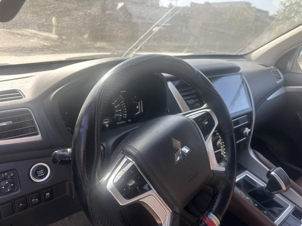 متسيوبيشي باجيرو سبورت ٢٠٢٠
رقم جديد بأسمي سنويه 

فول مواصفات شاشه دجتال تحكم ستيرن جهتين 

مكفوله من الصبغ 
ماشيه ٧٠ الف كيلو 

بيها فقط رصعه صغيره جدا 

السعر مناسب جدا ٢٢٥ وبيها مجال 

*********** للاتصال او الواتساب
