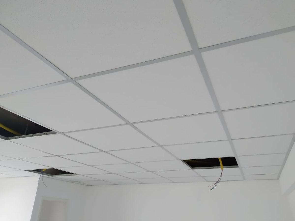 سلام عليكم 
خلفه سقوف ثانويه وديكورات وصباغ وشغل درجه اولى  متفرغ حاليا اي ستفسار اتصل ***********
