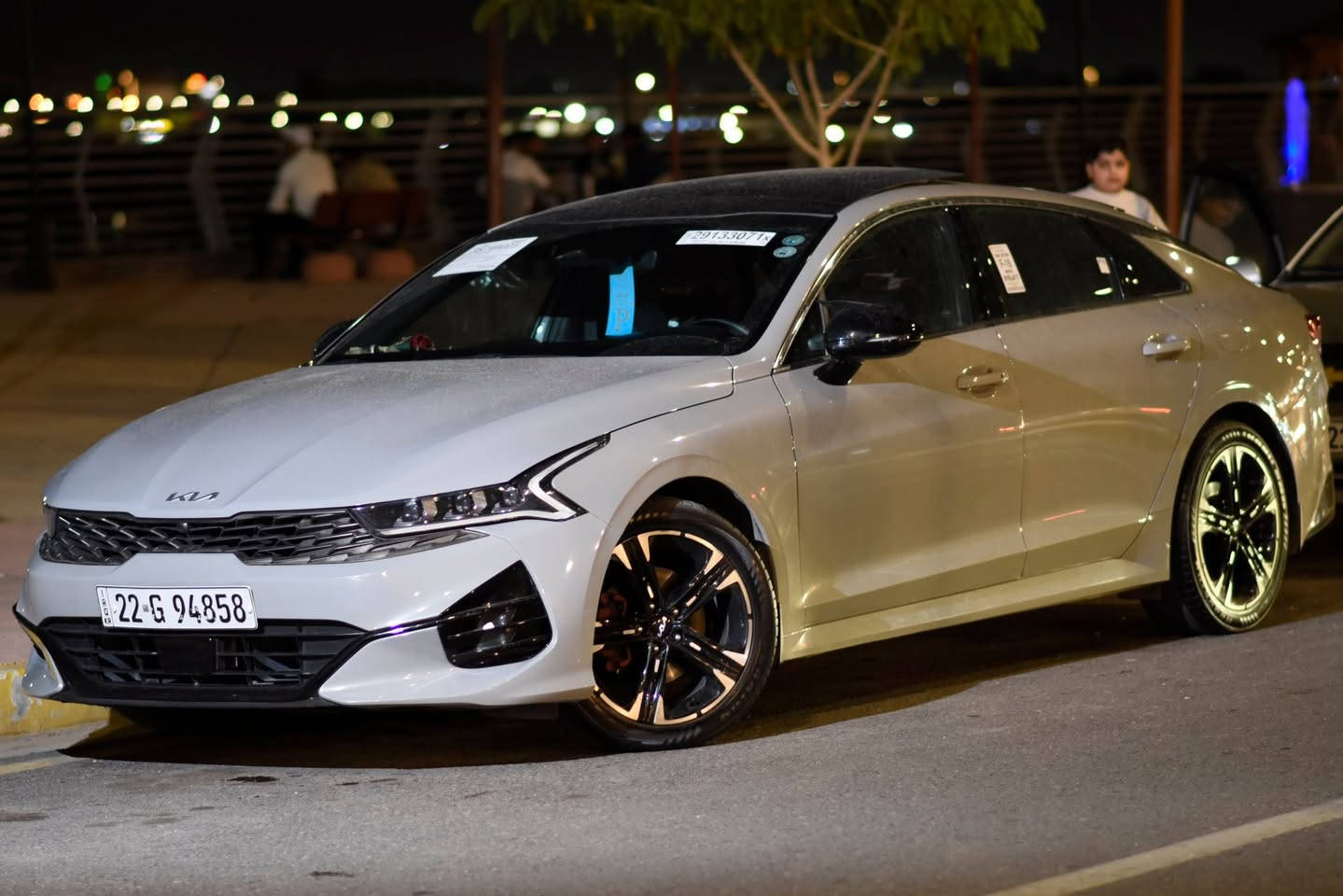 السلام وعليكم
للبيع 

KlA (K5) GT LiNE  2022 

لون سمنتي المميز فول 1/1 داخل احمر 

المواصفات : 

فتحة سقف بانوراما .

بصمة تشغيل وتشغيل عن بعد ۔

داخل احمر جلد مع ختومات ال GT 

محرك 1600 توربو ✈️ 

بريك بصمة 

مثبت سرعة 

رادار امامي ومانع تصادم 

رادار خلفي وتوقف ذاتي 

رادار جانبي 

نقطة عمياء 

مقعد السائق كهرباء 

اشاير بل مري 

شاشة كبيرة لمس 

نضام ABS 

كامرة خلفية دوارة 

حساس اطارات 

تحكم استيرن 

صندوق كهربايي 

شاشة اعطال 

5وضعيات قيادة 

شحن لاسلكي 

مصابيح LED 

كشاف ضباب 

وباقي المواصفات معروفة 

السيارة بحالة الوكاله بدون ايربك السيارة 

الحادث ربع جاملغ امامي جهة السايق مع تعديل PDR جامغ الخلفي صور الحادث بلمنشور 

العنوان موصل 

***********

***********

