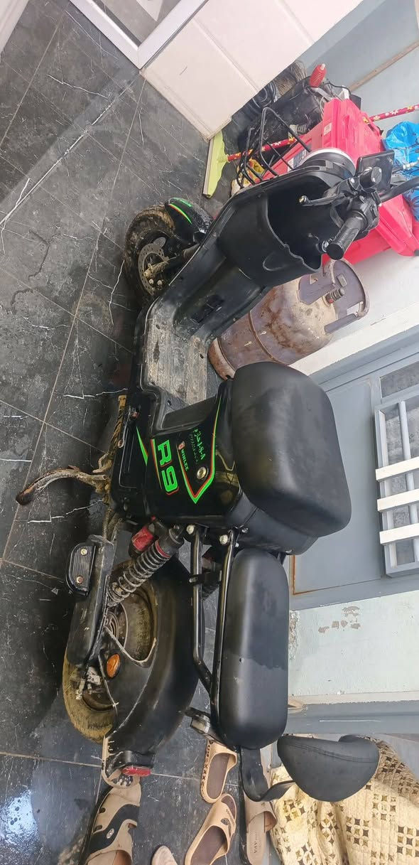 ار 9 لبيع نضيفه كلشي ما نقصه
مديل 24 ( كير 3 تايرات جديده خمس بطاريات سعر 350 بيه مجال شي بصيط  بغداد راسه شارع عشرين
***********
