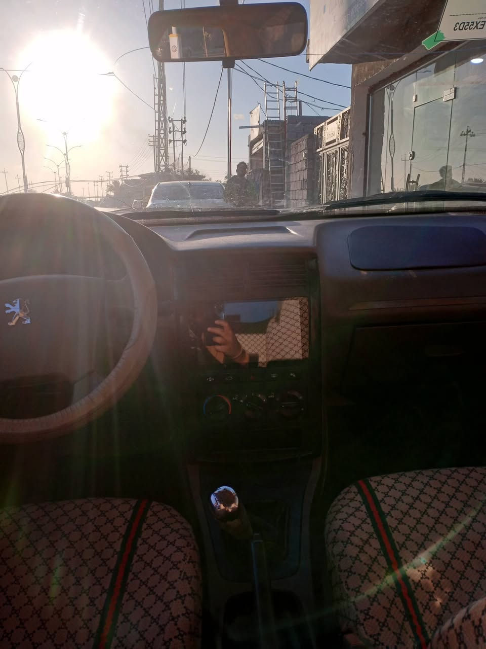 بيجو 405 موديل 17
السعر 38
الناصريه قرب جامعه ذي قار 
***********
