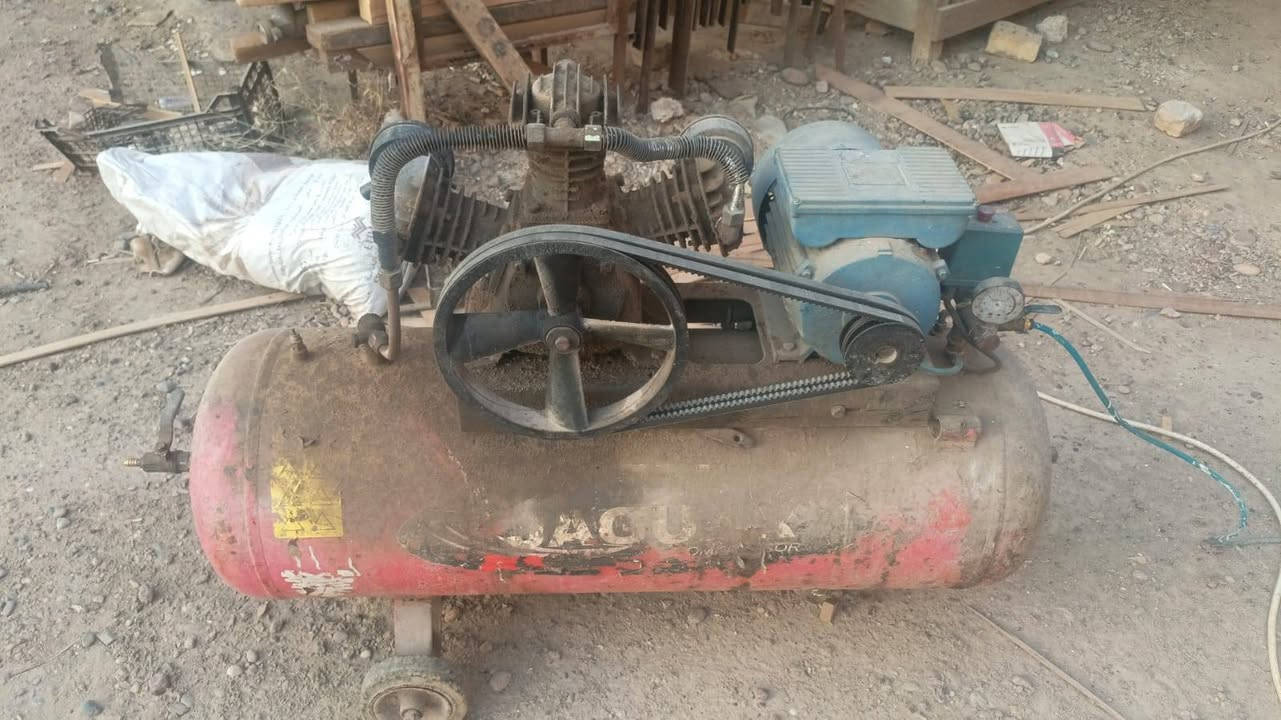 بطل 150 لتر ضاغطه اربع حصان جديده ماطور اربع حصان جديد بطل ثقيل يتحمل ضغط عالي السعر 300 رقم الهاتف ***********
