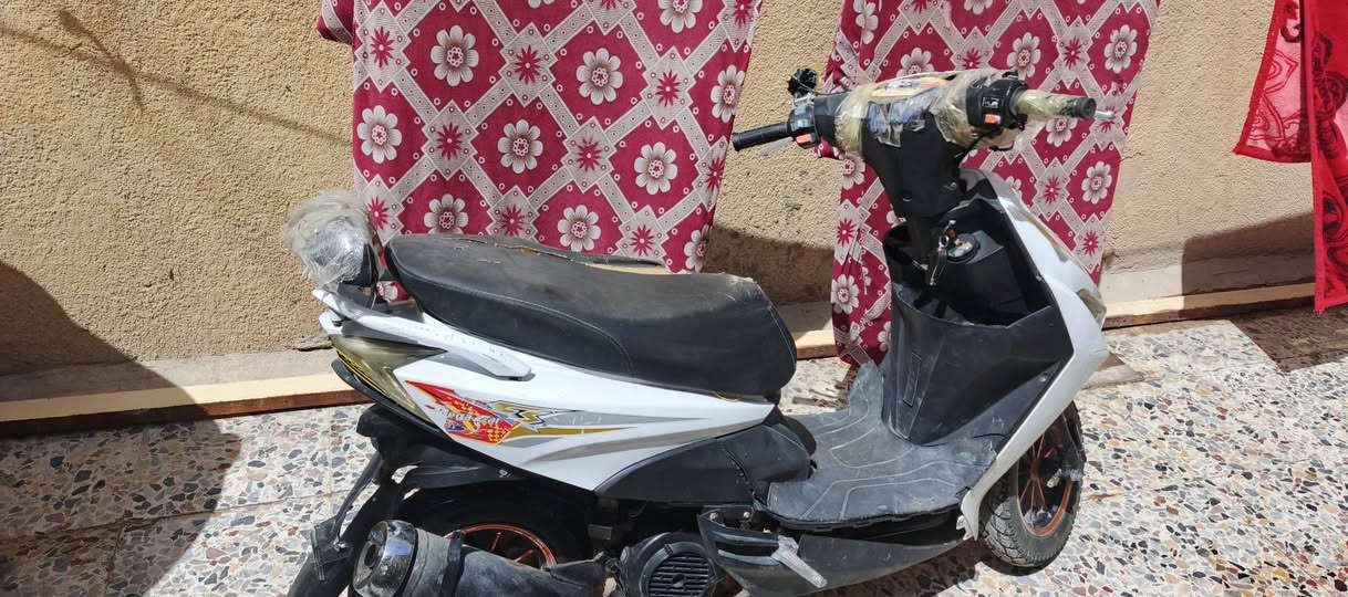 سلام عليكم عندي هاي الدراجه ماكس FS دراجه نضيفه الدراجه ما مفتوحه بس هسه تبخر تبخر دراجه ماعايزه شي الدراجه نعمه نكره سلف الدراجه رايده سعره 200وبيه مجال الطيبين لعنوان البصره الزبير هاذ رقمي ***********
