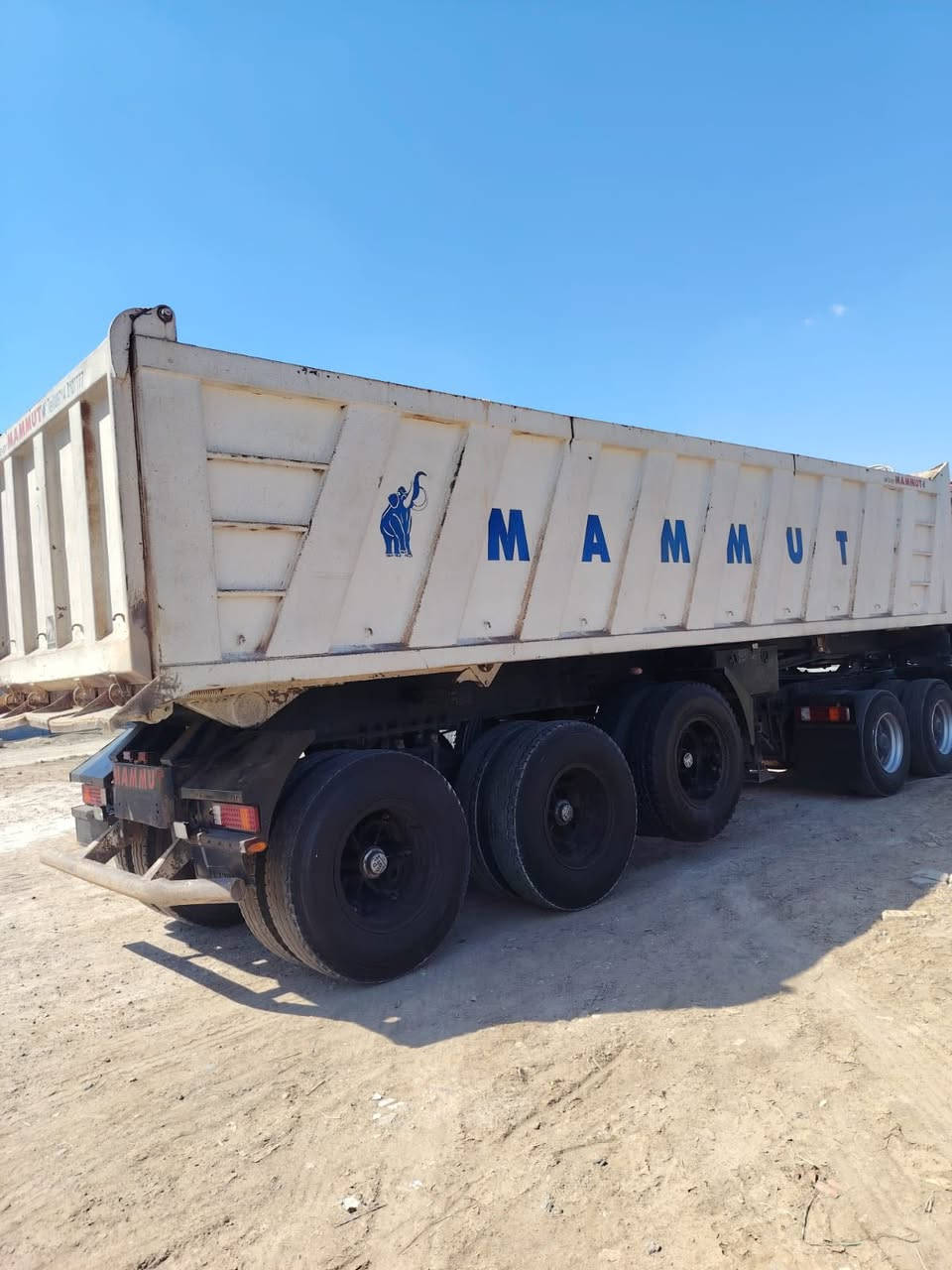 السلام عليكم مكلف بل نشر عربانه ماموت إماراتيه 2014 تخم تاير  مكفوله كفاله 3دنكير
رقم صاحب العربانة 

‭0751 688 4714‬

‭0783 101 5610‬
