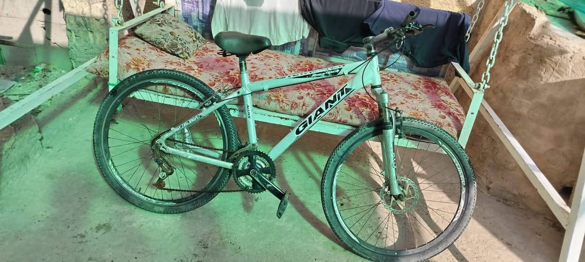 السلام عليكم اخوان دراجه هوائيه رياضي صناعه كوري شغال بريكات زائد تبديل سرعه السعر 90,000 الف وبمجال العنوان الزعفرانيه دور الصحه الثاني ***********
