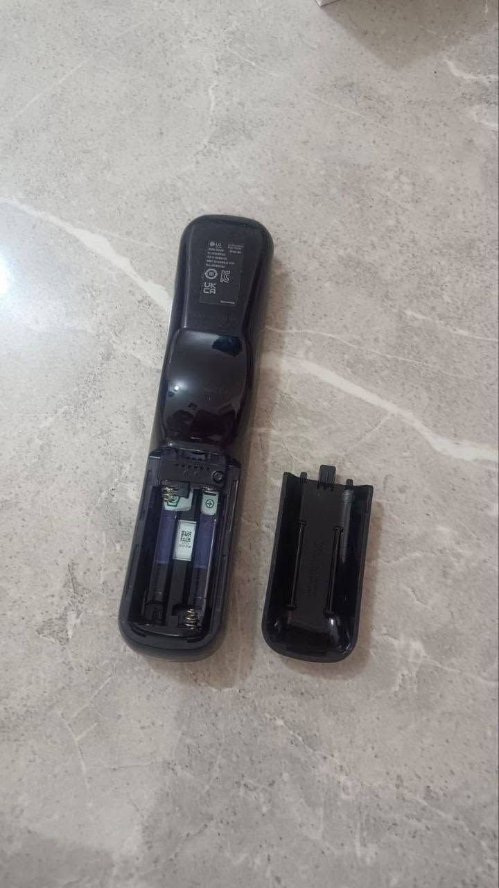 20 الف
ريموت ماجيك الذكي من إل جي (LG Magic Remote) 🌟يستخدم هذا الريموت الذكي بالضبط مع الأجهزة التالية:
.. شاشات LG الذكية (Smart TV): المتوافقة مع موديلات أعوام 2021 و 2022 و 2023.تلفزيونات LG فائقة الدقة: 
يدعم فئات OLED (مثل C1, C2, C3) وفئات QNED و NanoCell، بالإضافة إلى شاشات UHD 4K (سلاسل UP, UQ, UR).
الأجهزة المنزلية المتصلة: يمكن برمجته ليعمل كـ (Universal Remote) للتحكم في الرسيفر، الساوند بار (المسرح المنزلي)، ومشغلات الوسائط المتصلة بالتلفزيون.
أبرز المميزات:🎯 مؤشر ماوس هوائي: تنقل بين القوائم بنقرة عين عبر تحريك يدك فقط.🎙️ البحث الصوتي الذكي: تحكم بالتلفزيون واطلب ما تريد عبر الأوامر الصوتية.🚀 أزرار وصول سريع: كبسة واحدة وتنتقل فوراً إلى Netflix أو Amazon Prime أو Disney+.


**إذا كنت صاحب هذا الإعلان وتريد حذفه لأي سبب، رجاءا أرسل رسالة إلى الدعم الفني**