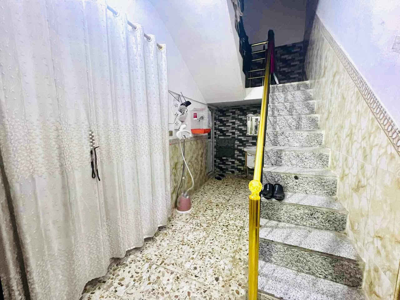 بيت للبيع يحتوي
غرفتين وصاله واستقبال ومطبخ وتخاريج خارجيه وداخليه
بناء درجه اولى صب كونكريت مساحه 100متر
موقع البيت حي السهيليه (الجماعه ) قرب مقر السرايا الجديد
قرب ع شارع العام 100 متر 
السعر 65 بي مجال قليل
الاستفسار مراسله الصفحه او الاتصال ع هذا الرقم 
 واتساب فقط هذا الرقم*********** 

‭0789 038 8039‬
