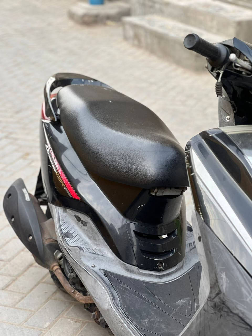 سلام عليكم بريز للبيع دراجه قبل 3اشهر من خذته من الرمبه جديده بمعنه الكلمه نكره سلف  كهربائيات كله شغاله معدل شلعه مكان حي اور ام الكبر رايده 950 وبيه مجال تجي تكلب وتقنع وبل عافيه عل ياخذه ***********
