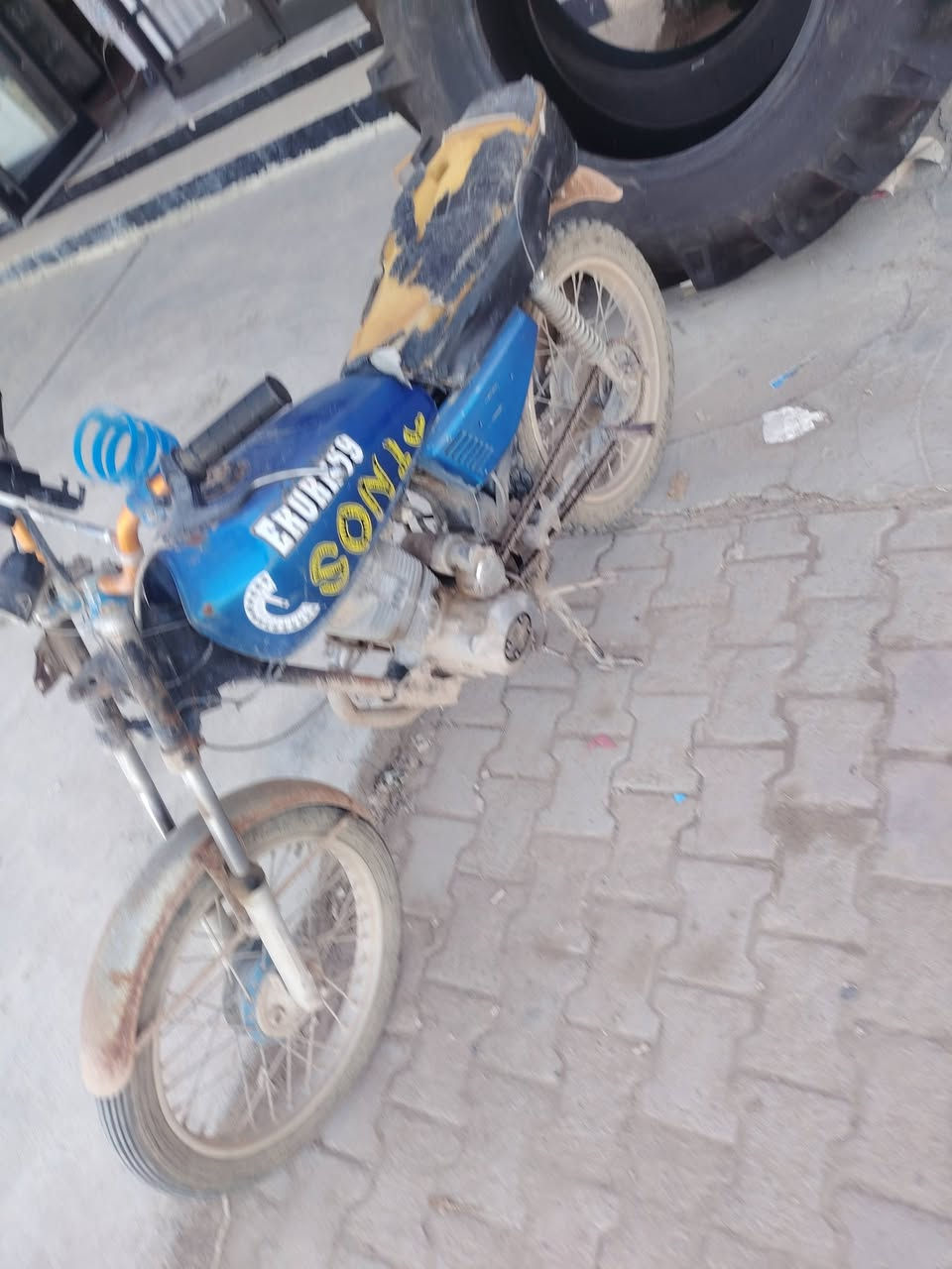 سلام عليكم دراجه رياضي للبيع السعر 200 الف وبيها مجال مكاني حي المعلمين الرقم ***********

