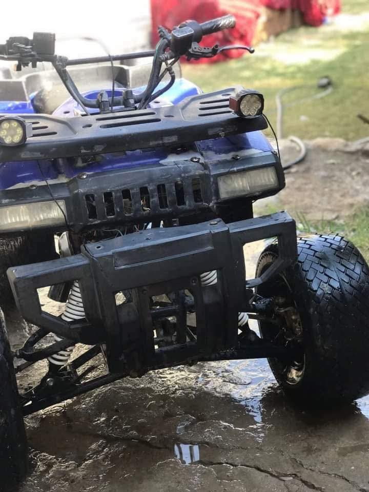 دراجه رباعيه للبيع شغاله كلشي  نقص مابيها فقط المكان ضلوعيه الاستفسار *********** السعر مانسب
