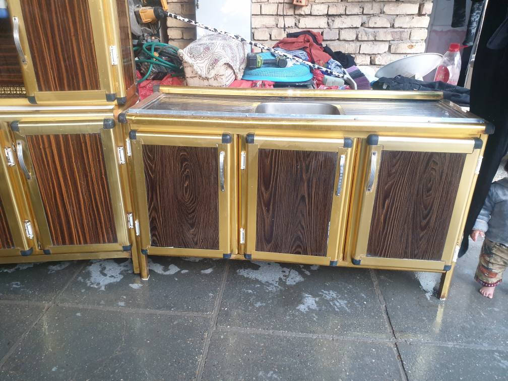 الماروني ٣ متر وسنك متر ونص ٢٥٠ والذهبي مترين ونص وسنك متر ونص نضيفات سعر الواحد ٢٥٠ استفسار اكثر خاص او *********** عمارة, ميسان
