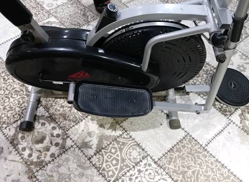 جهاز جري للرياضه
نضيف جدا اخو الجديد
او بيه شاشه تقيس نبضات القلب
سعره 50 الف
العنوان/ بصره ابو الخصيب 