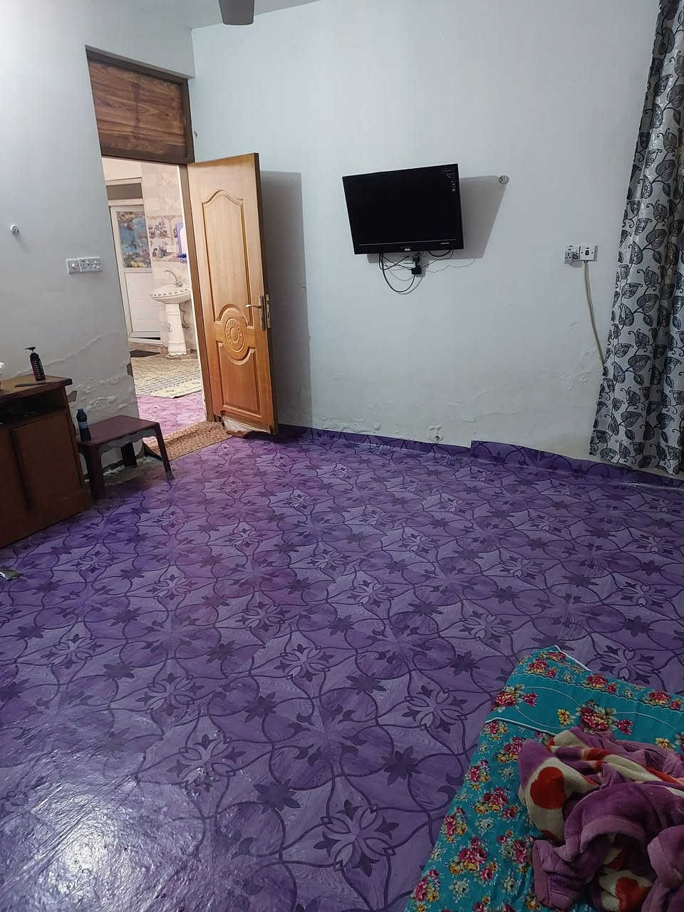 السلام عليكم بيت البيع زراعي في منطقة الاصلاح قريب عل شارع العام مساحة البيت ١٥٠ متر بناء جديد 
***********
