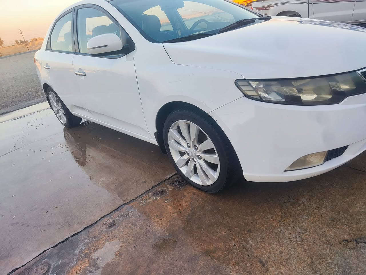 السلام عليكم
سيراتو 2013 
مكينه 2000 المرغوب 
السونار مرفق مع الصور 
السعر 98
 للاتصال ***********
