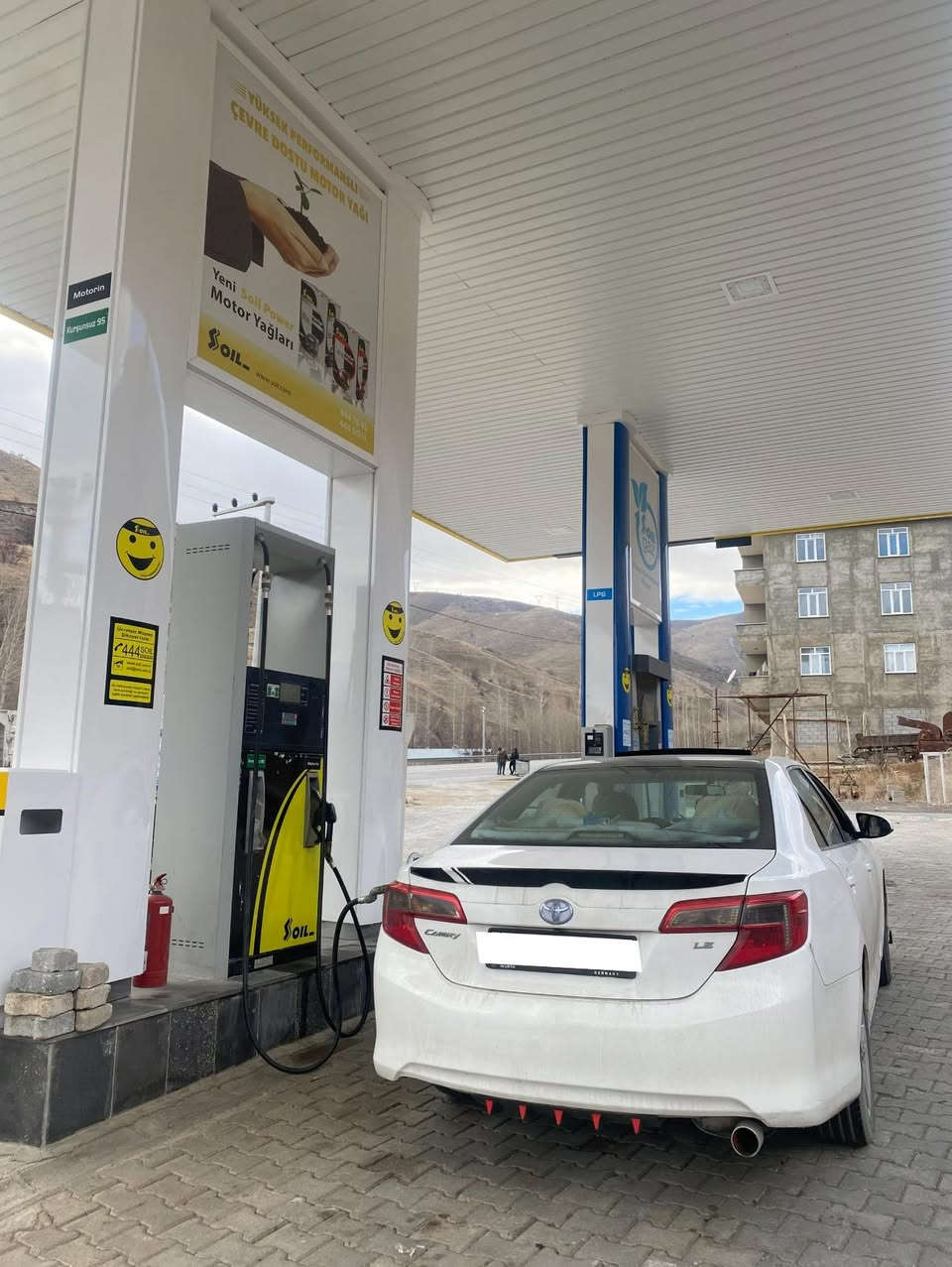 تويوتا كامري موديل ٢٠١٢
مواصفات Le2012 
كير ومحرك وتبريد شرط
رقم دهوك ورقم انگليزي
رقم وسنويه وهزه جديده
بأسمنا تحويلها شرط 
بدون دعم وبدون صبغ 
ماعدا زاويه جاملوغ شوی بارد 
بجم كبس بجم وبدن 
وشواصي ودكم وايرباك 
كلها وضع شريكه 
مكانها زاخو
سعرها ١٣٨ ورقه و مجال
☎️0750 386 67 03
