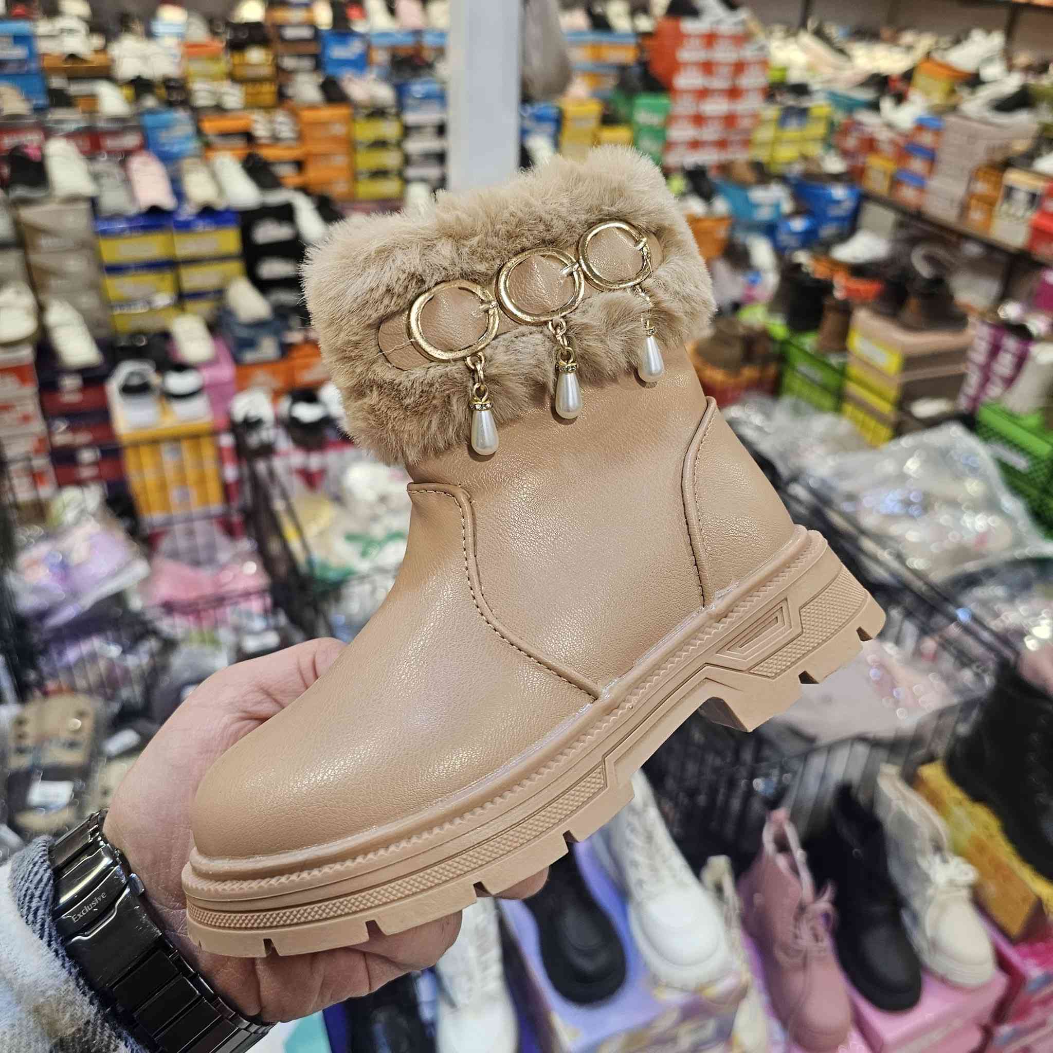 بوت بناتي 
داخل فرو 😍😍
بوت نازك ثلاث الوان 
قياسات٣٠/٢٩/٢٨/٢٧/٢٦/٢٥

⭕ العنوان موصل حي المهندسين مول قوارير
      الطابق الثاني 

⭕يوجد توصيل داخل الموصل 

⭕هاتف ***********

⭕هاتف ***********
