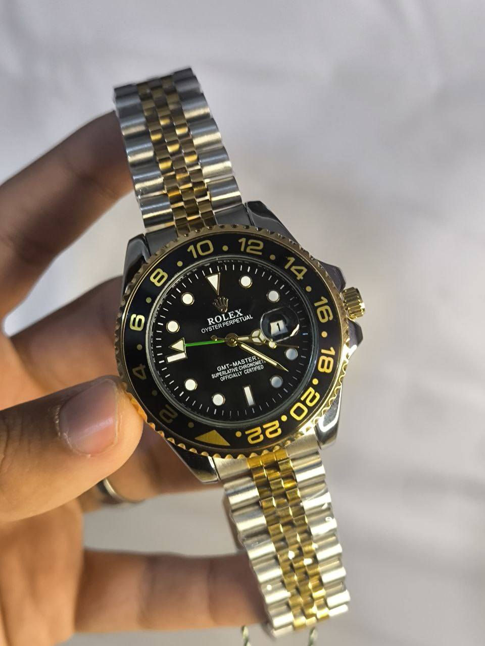 ساعة GMT
ساعة تحفة فنية
مكينة كوارتز دقيقة
رنك دوار وميناء سوداء فخم مع اميال لامينوس
زجاج معدني ضد الخدش وسير مصنوع من الاستانلس ستيل جودة عالية 
مقاومة الماء والغبار 
الساعة مختمه من كل مكان

السعر :- 35 ع اول تم 
للحجز والاستفسار يرجى الاعتماد خاص


**إذا كنت صاحب هذا الإعلان وتريد حذفه لأي سبب، رجاءا أرسل رسالة إلى الدعم الفني**