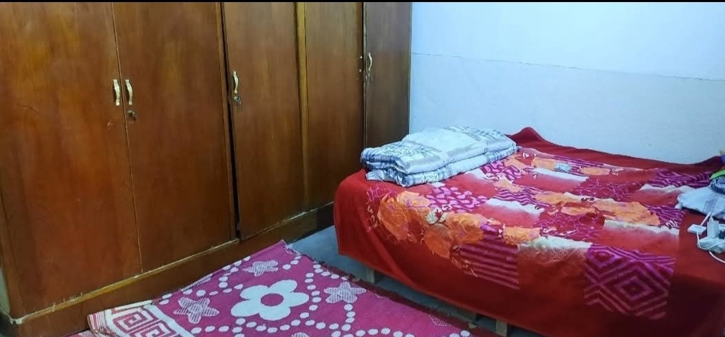 بيت قرب أمام الحر للبيع خمسين متر سقف سندويش 20مليون مرتب خدمات كامله 15دقيقه عن أمام تواصل واتساب فضلا وليس امرأ ***********
