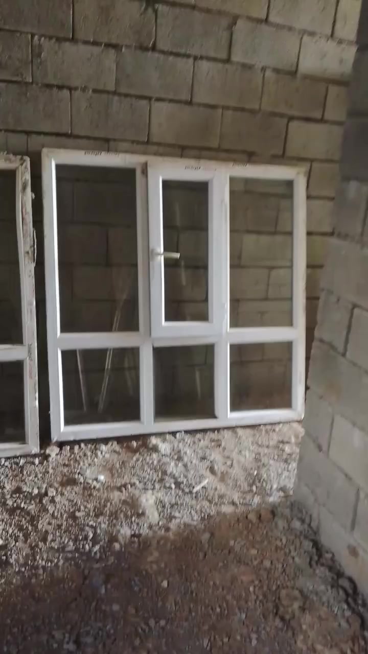 شبابيك البيع 5 شبابيك ثنين عل مترين عرض ورتفاع متر ونص وثنين متر ونص متر ونص وباب حوش ***********

