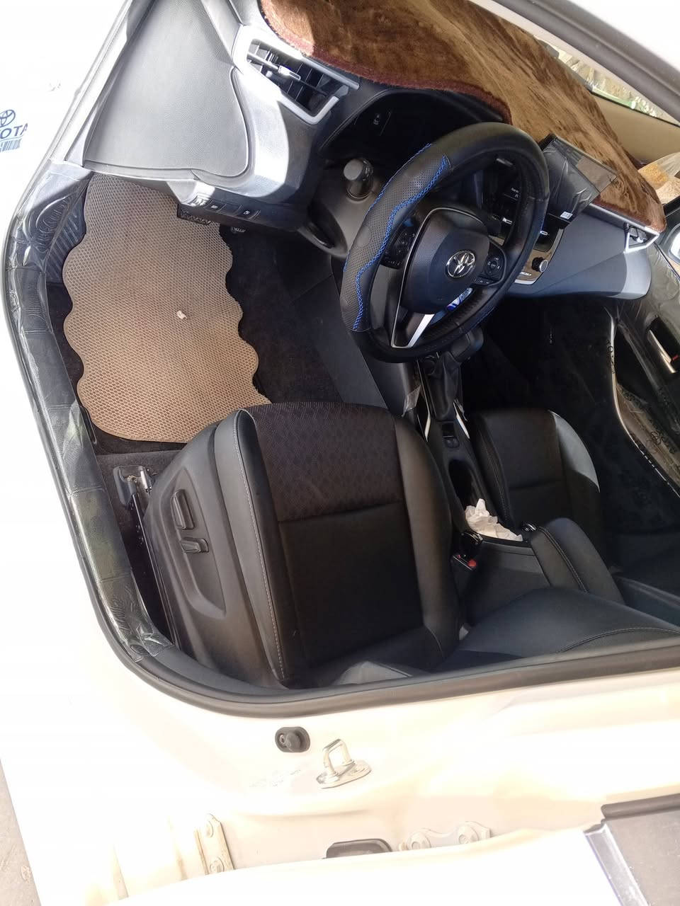 كورلا شكل الخليجي  فول
2025
 ماشية10000كم
اعلى مواصفات بالسوق

كراسي كهرباء الاماميه 
كشن جلد بلاد

سبايدر جنطه 
حساس امامي وحساس خلفي
* بصمة تشغيل
* بصمة ابواب
* فتحة سقف
* داخل جلد اصلي اسود
* رادار امامي
* كروس سرعة
* تحديد مسار
* تحكم مقود
* مري كهرباء
* تبريد قطعتين
* شاشة + كاميرا
* اوتو هولد
* هاندبريك بصمة
* دشبول الكتروني
* ايرباك عدد 10
* لايت زينون
* لايت عدسة
* ويل كب
وباقي المواصفات المعروفة
السعر 160
ترهم مراوس حسب القناعة النترا أو سيراتو

***********
