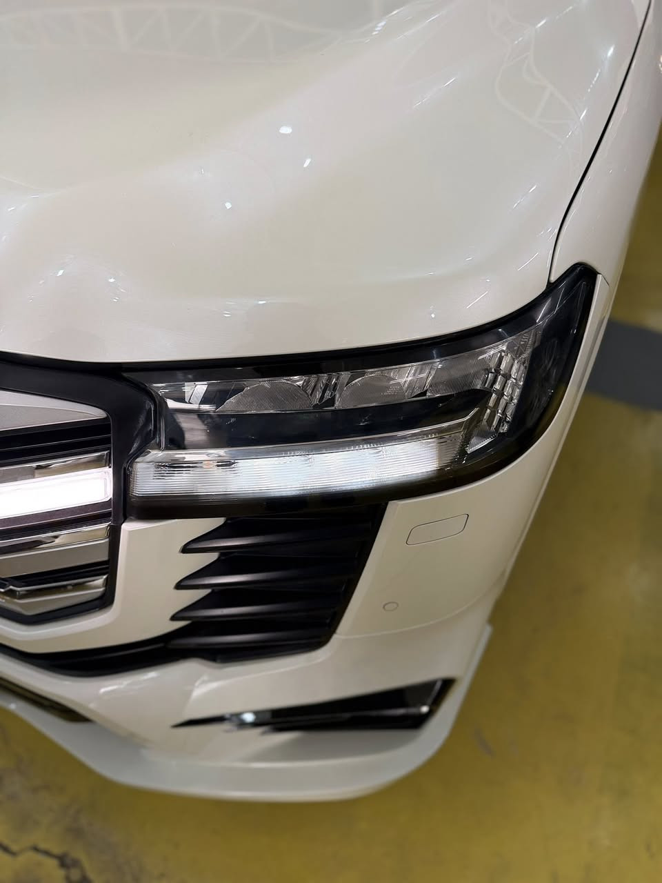 يعلن معرض بيت شريجي👑 عن وصول تويوتا لاندكروز limited بريم اصلي 2022 
ماشيه 47 الف  حقيقي شرط الفحص لسياره مرقم بغداد فول شاشات وتطبيق  لمتد مكفوله عدا باب فتح وبيها بارد بسيط والسونار موجود 
العنوان كوت حي لحكيم 🧿
#تويوتا_ لاندكروز_2022 gxr limited✈️
اللون: ابيض white
عداد المسافات47km
المواصفات:  رقم بغداد فول مواصفات ١/١
شباك لد
سلايد(فتحة قمارة)
كراسي جلد اصلي(بيجي)
كراسي اثنين كهرباء
تبريد خلفي شاشة
شحن الهاتف لاسلكياً
ثلاجه
كروس سرعة 
خمس بصمات
فول تحكم استيرن(جهتين امامي+جهتين خلفي)
شاشة عرض الاعطال
صندوك كهرباء(شفط)
فتح صندوك تلقائيا  
دبل كير(عادي+اوتوماتيك)
ناقل حركة ٨ نمر
دبل حساس(امامي+خلفي)
نظام تحكم بمستوى الضوء الداخلي
مانع تزحلق
نظام فتح الابواب لاسلكياً
فور ويل
شاشة امامية كبيرة اصلية
شاشات خلفيه تطبيق 
كامرة خلفية اصلية
تشغيل عن بعد
دوسات كتابة landcruiser
اشارة بالمري
مري كهرباء(شفط)
لايت عدسة زنون(عالي+ناصي)
لد امامي
#ويل_20_الجديد_كليا
#سستم_صوت
مدخل
CARPLAY
‏BLUETOOTH 
‏AUX
‏I POD
‏USB
‏CD
للاستفسار الاتصال بِنَا على الأرقام التاليه

  حسنين ‭0771 508 5598‬ واتساب او اتصال
