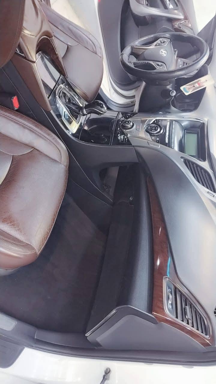 ازيره للبيع  سياره بسمي 
موديل 2012 خليجي 
بدون صبغ بدون ضربه 
بانوراما تنته  
تدفه كشنات 
تبريد قطعتين 
مابيه ضربه
بصمه
كشنات جلد تدفه 
لغرفه نضيفه 
رقم نكليزي 
فتحه تنته 
سنويه مصاقطه 
رقم /***********
