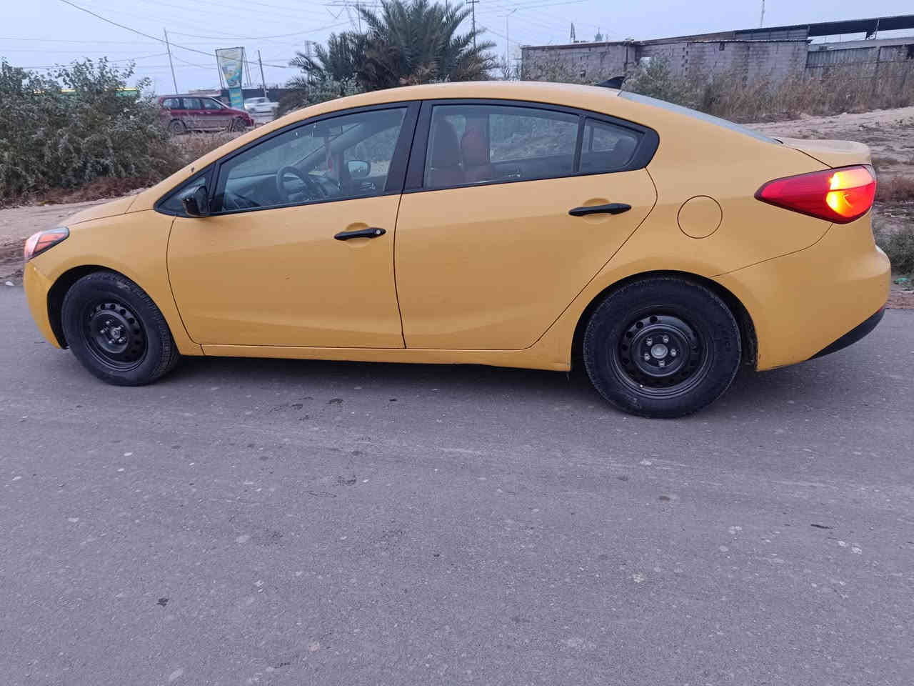 السلام عليكم كيا فورتي 2015 وارد امريكي جاملغ وباب حادث بسيط بدون دواخل مكينه 2000 دوش مصفره هيئه وغرامات سعر 105 بيها مجال بأسمي *********** ،***********
