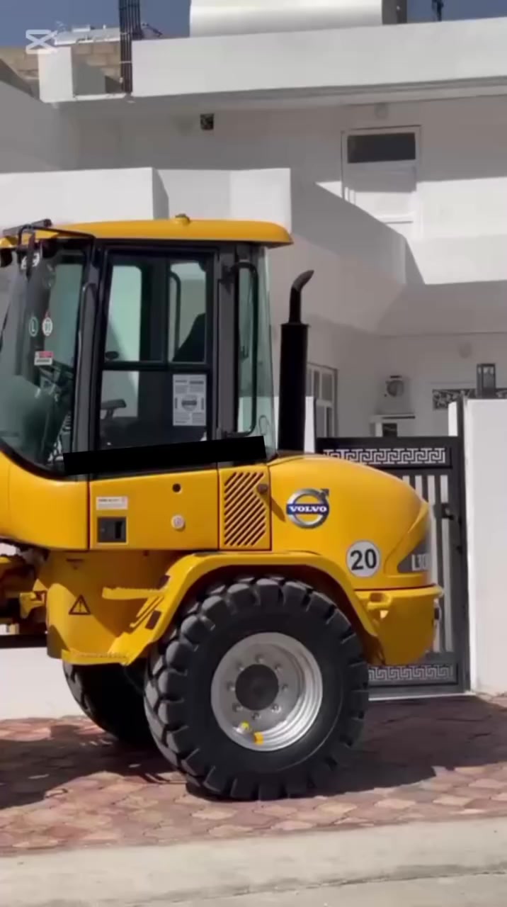 فالفو ایل سي ۲۰۱۳بدون صبغ دخول جدید فول مواصفات تخم تایر جدید للبیع مکان سلیمانیە ***********
