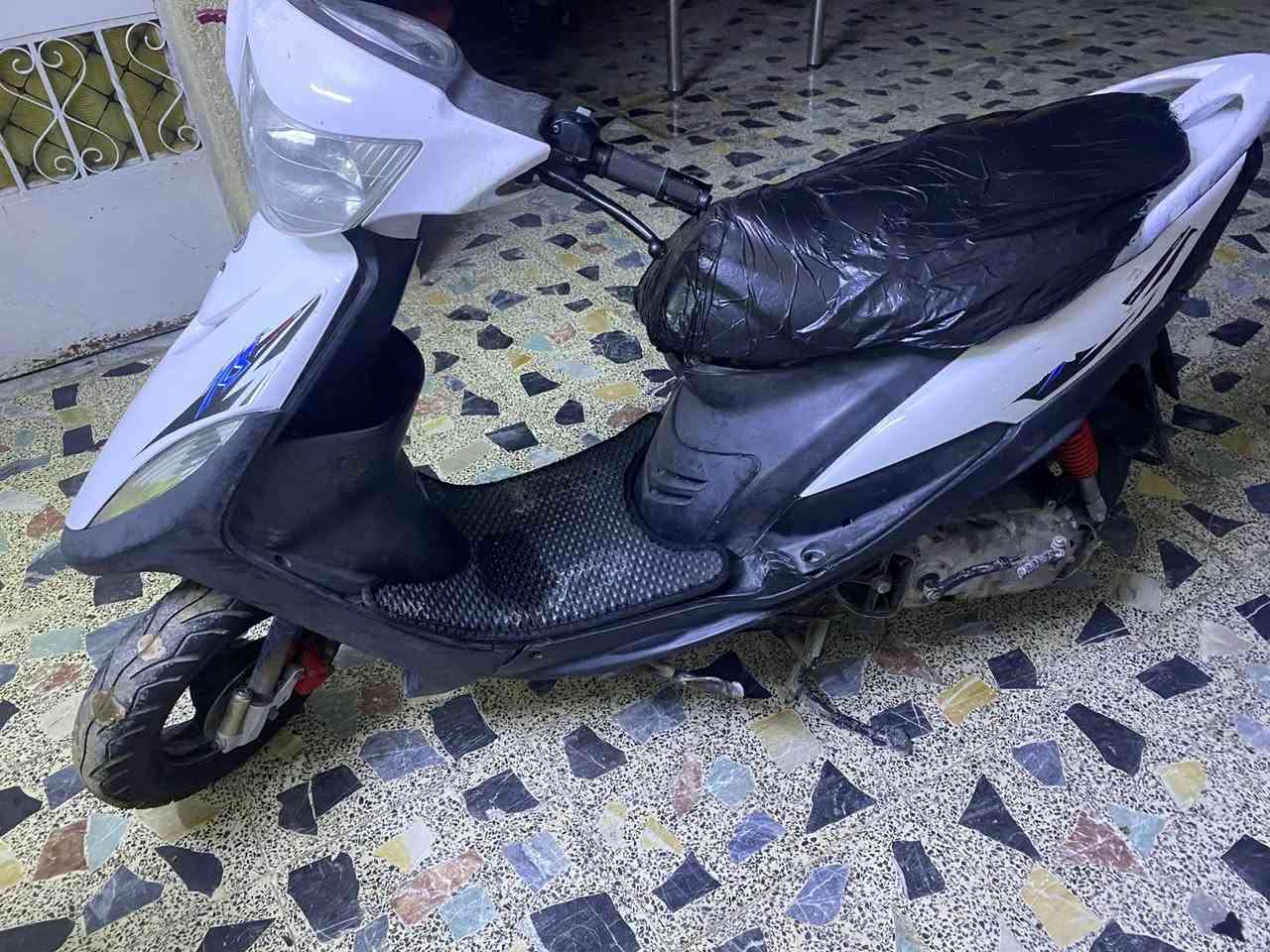 السلام عليكم دراجه ماكس عدله دراجه كهربائيات كلهه شغاله كابريترهه شويه تعبان وشاطه مال سلف عطلانه بوشه ٥٥السعر ٤٠٠وبيهه مجال مكاني ام الكبر قرب مطعم الركن السوري ***********
