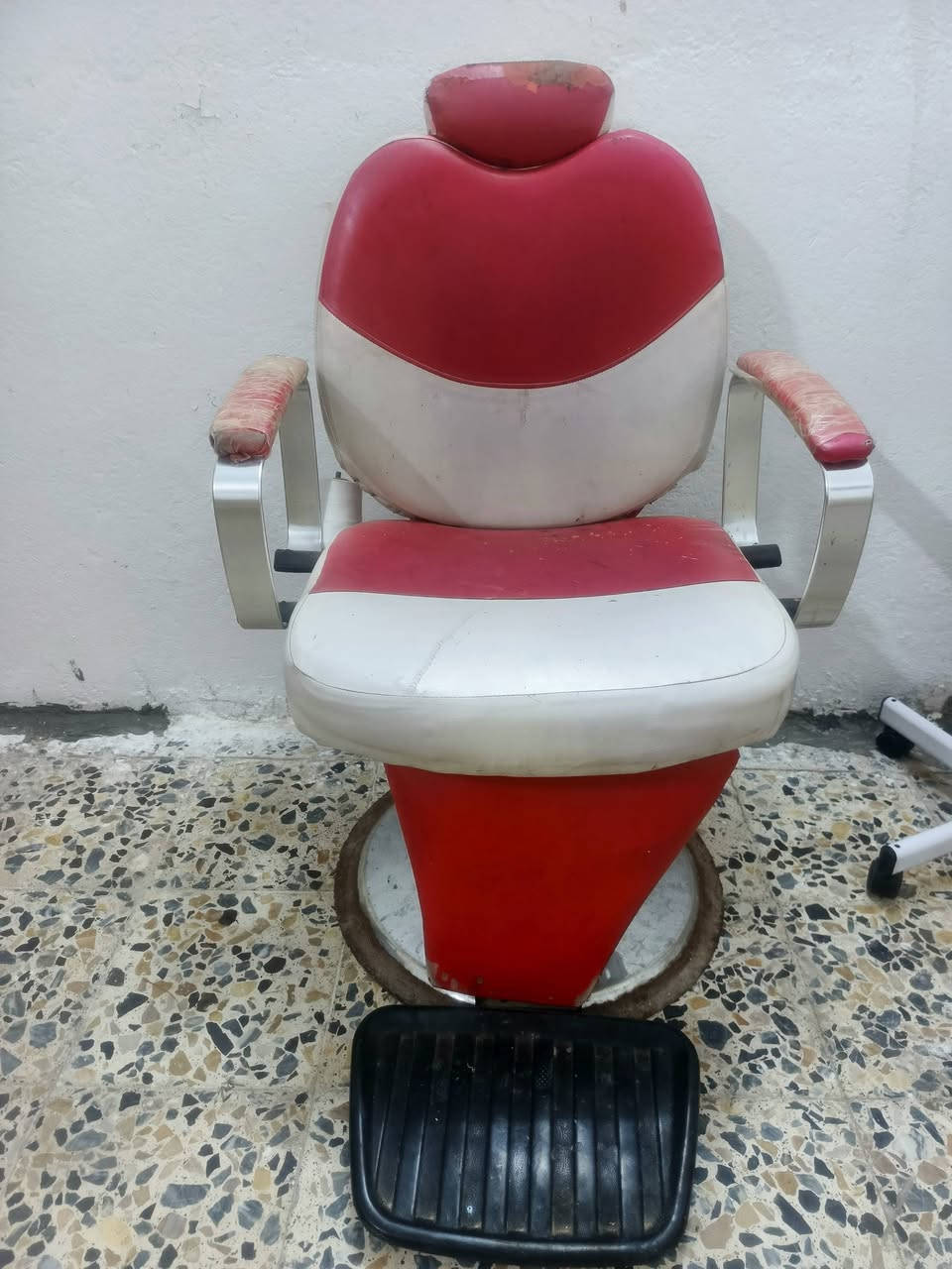كرسي حلاقه ب٧٥  مكاني كوت الطشاش
الشراي يتصل ***********
